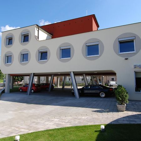 Penzion Royal Trenčín Exterior foto
